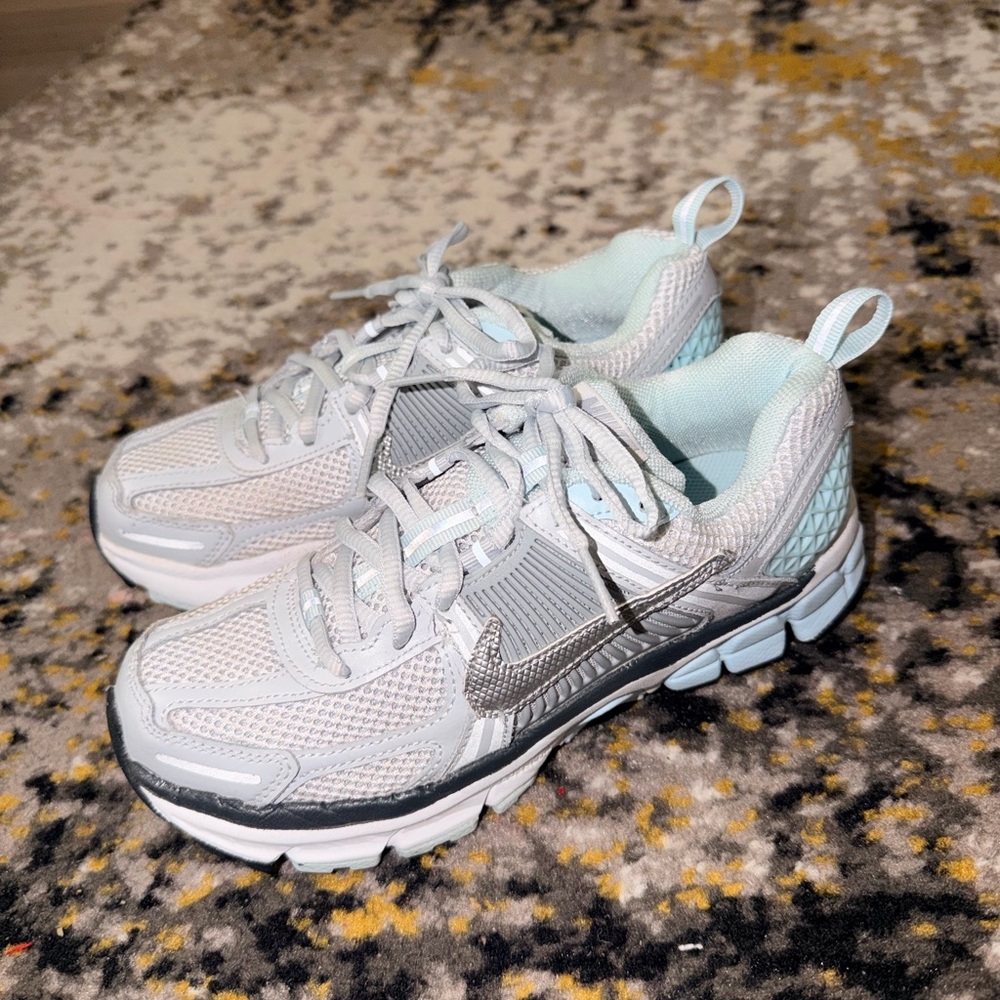 Nike Vomero Kids Light Gray and White Sneakers
